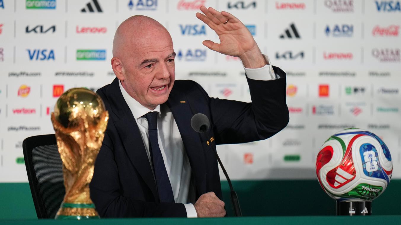 <p>FIFA-Präsident Gianni Infantino spricht während der Pressekonferenz im Stadion in Mexiko.</p>