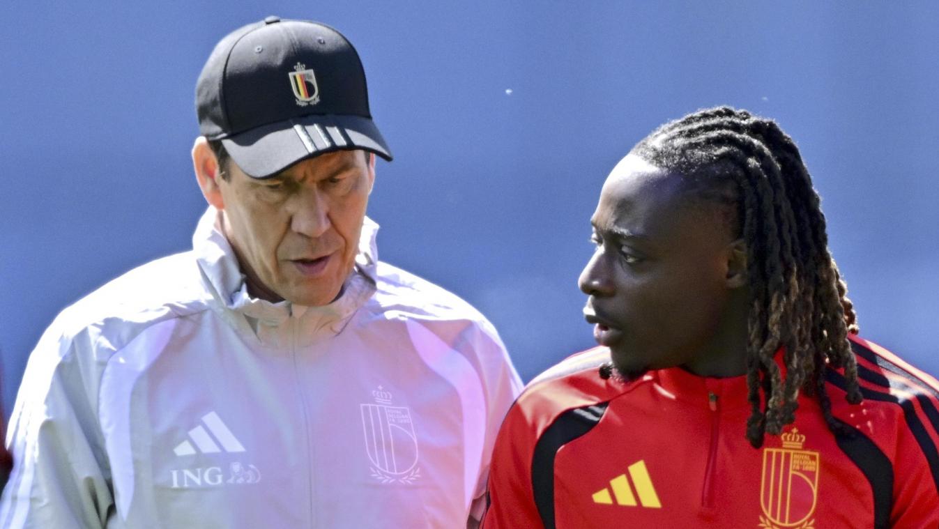 <p>Der belgische Nationaltrainer Rudi Garcia (l.) mit Jeremy Doku bei einer Trainingseinheit</p>