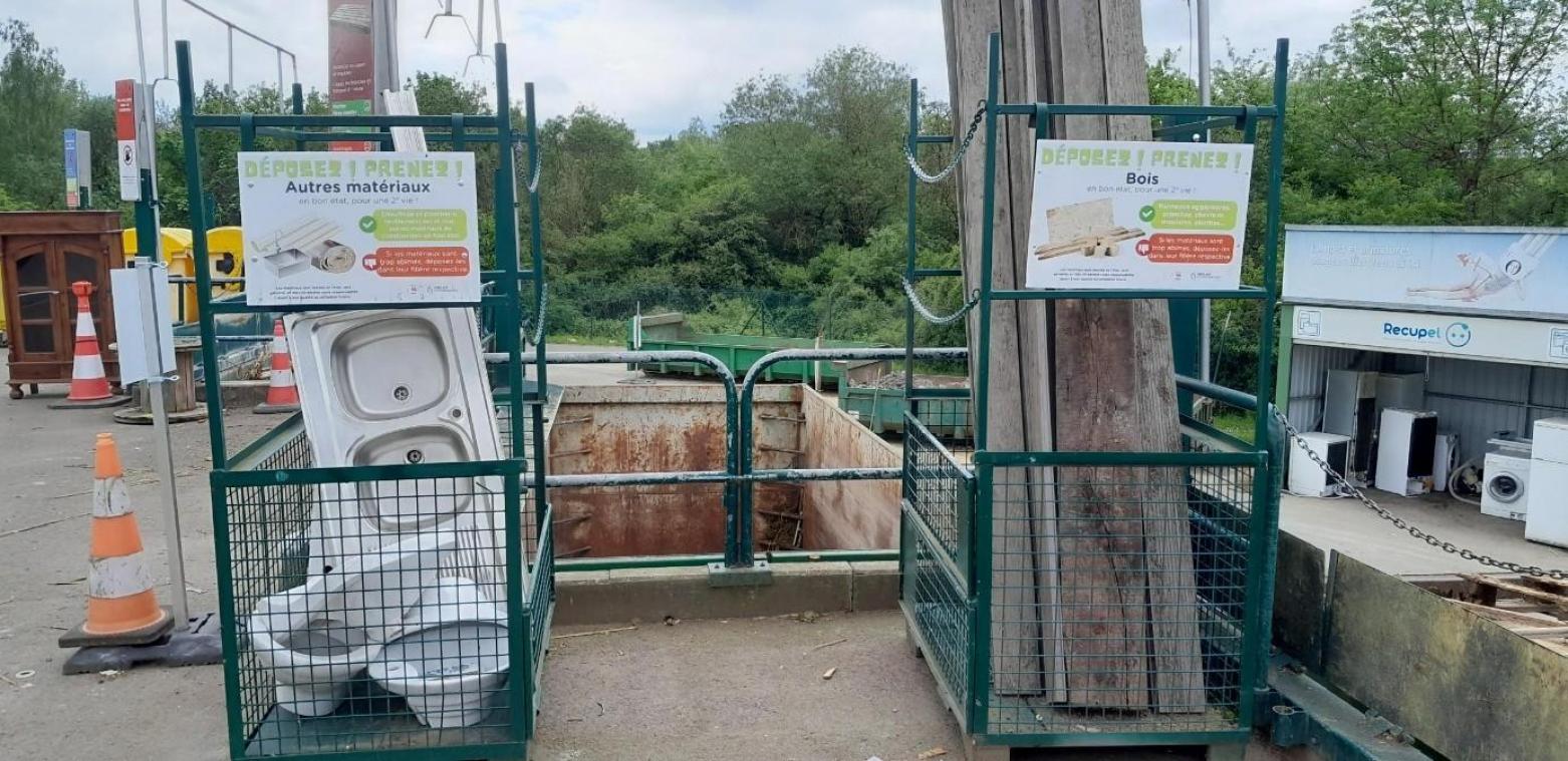 <p>„Ablegen! Mitnehmen!“ existiert in den Recyparks von Büllingen, Bütgenbach und St.Vith.</p>