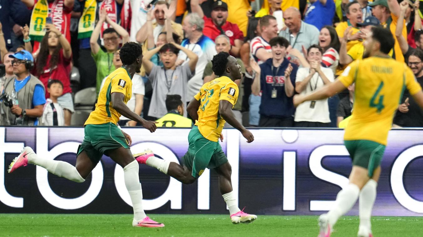 <p>er Australier Nestory Irankunda (Mitte) jubelt nach seinem Tor zum 1:0.</p>