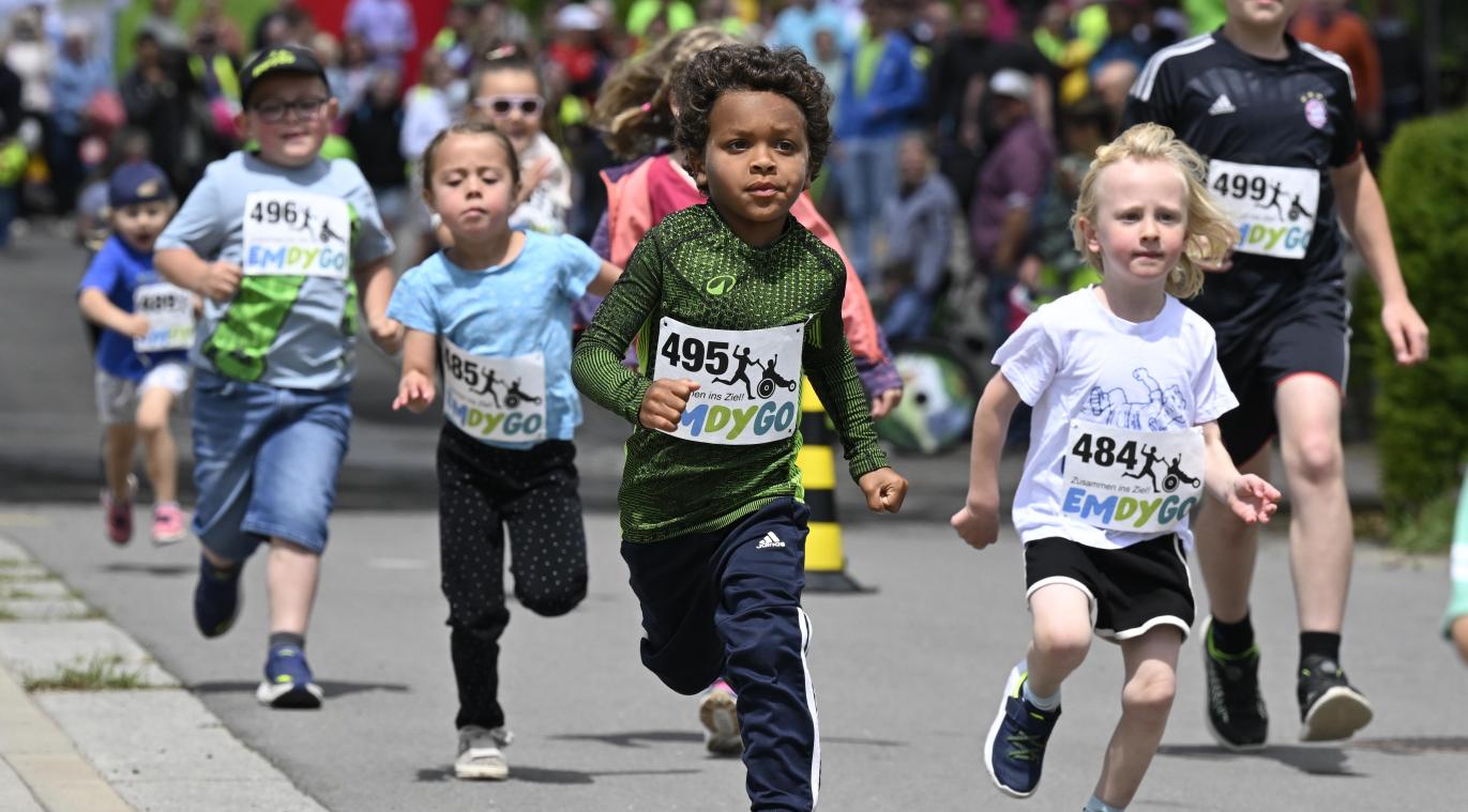 <p>Den Auftakt machten die Jüngsten: Beim Kinderlauf gaben die kleinen Läufer alles.</p>