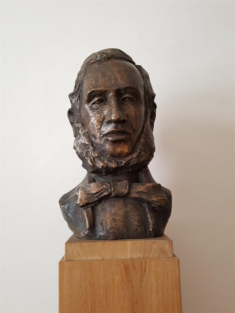 <p>Eine Statue im Museum zeigt, wie Levi Strauss aussah.</p>
