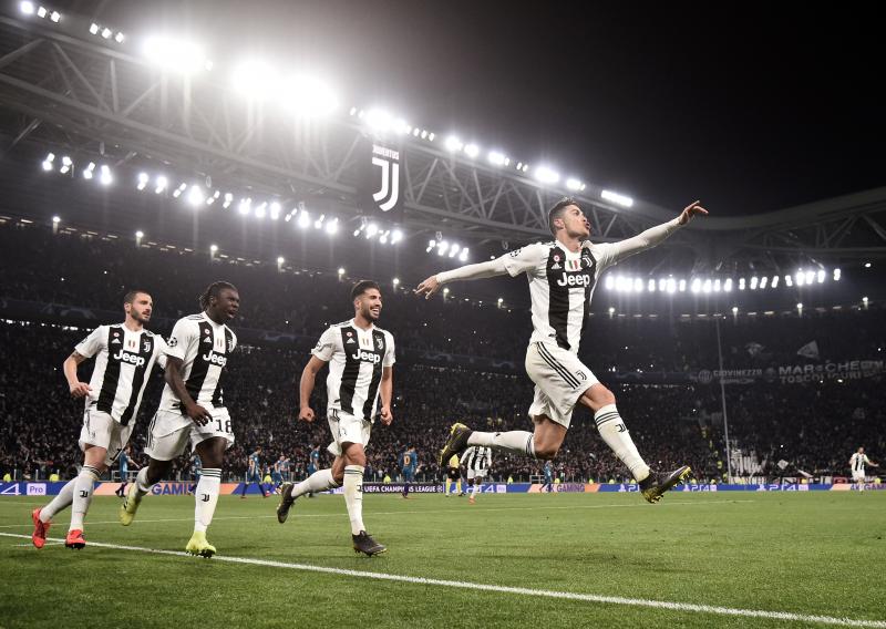 <p>Superstar Cristiano Ronaldo (ganz rechts) hat das drohende Aus von Juventus Turin im Achtelfinale der Fußball-Champions League im Alleingang abgewendet.</p>