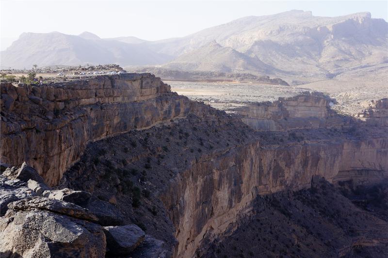 <p>Wild ist die Landschaft im Oman – das Attribut wird gerne verwendet, um für Reisen in aufregende Länder zu werben. Suggeriert wird ein großes Abenteuer.</p>