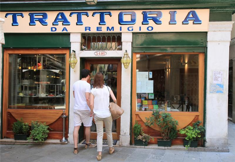 <p>Trattoria ist Italien: Wenn es auf Reisen vor allem um Essen und Trinken geht, wird dies oft mit dem Wort Kulinarik umschrieben.</p>