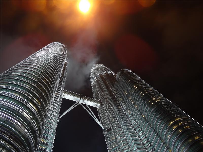 <p>Die Petronas Towers in Kuala Lumpur: Wenn es um asiatische Reiseländer geht, ist von „Tradition und Moderne“ die Rede – was sich zweifellos überall finden lässt.</p>