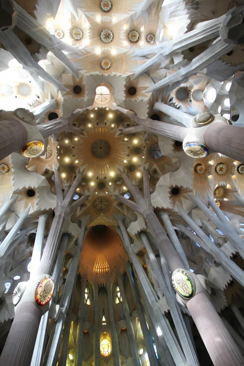 <p>Gaudì sah das Göttliche in der Natur, aber auch in der Geometrie. Entsprechend mathematisch berechnet sind seine oft skurril erscheinenden Formen.</p>