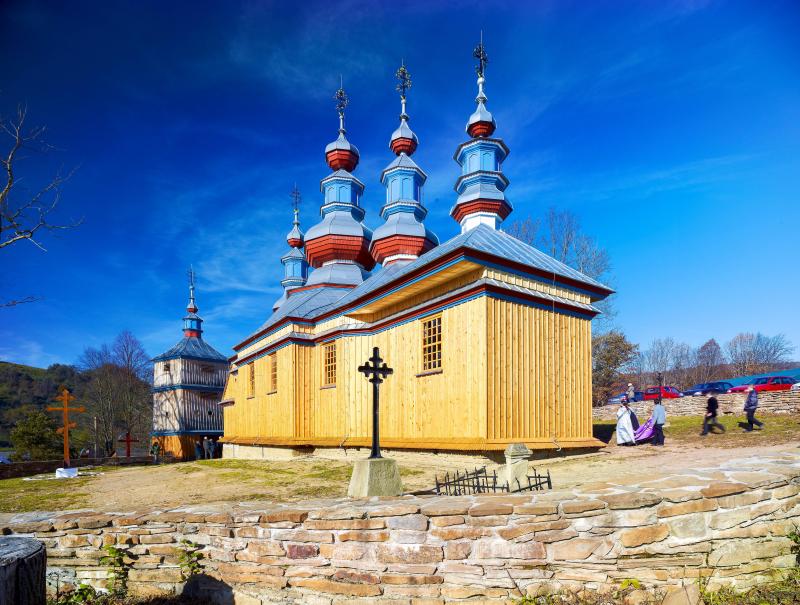 <p>Stopp für Kulturinteressierte: die orthodoxe Holzkirche von Komancza.</p>