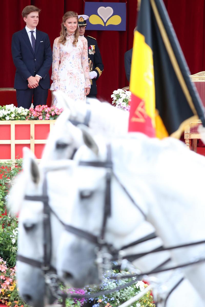 <p>Prinz Gabriel und Kronprinzessin Elisabeth bei der Parade in Brüssel.</p>