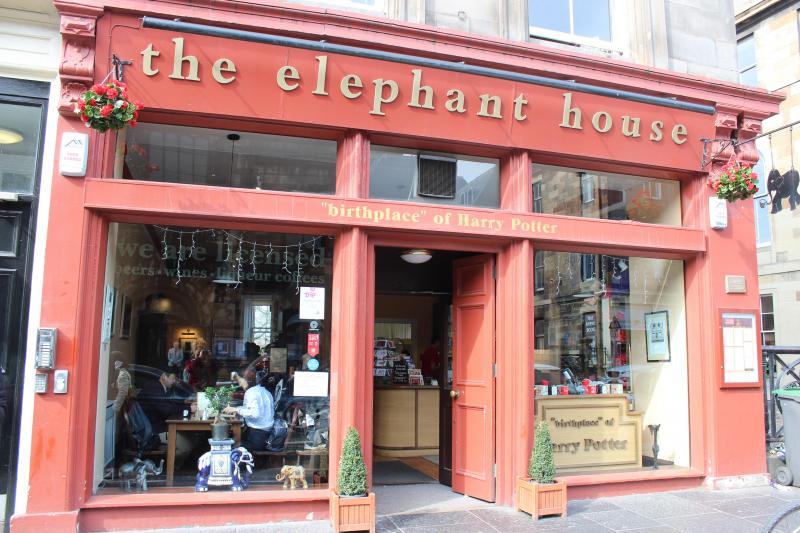 <p>Das Café „The Elephant House“ rühmt sich, Geburtsort von Harry Potter zu sein. So ganz stimmt das aber nicht.</p>