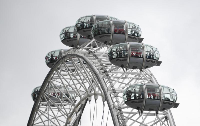 <p>Das London Eye, auch bekannt unter der Bezeichnung Millennium Wheel, ist mit einer Höhe von 135 Metern das höchste Riesenrad Europas.</p>