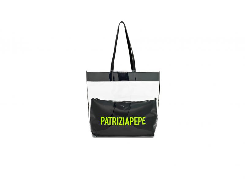 <p>In den angesagten durchsichtigen Handtaschen findet sich häufig eine zweite - normale - Tasche, wie dieses Beispiel von Patrizia Pepe zeigt (ca. 199 Euro).</p>