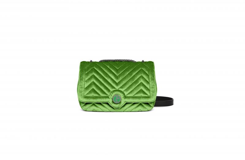 <p>Zwei Trends finden sich in dieser Handtasche von Giorgio Armani wieder: Stepp und die „In“-Farbe Grün (ca. 1.300 Euro)</p>