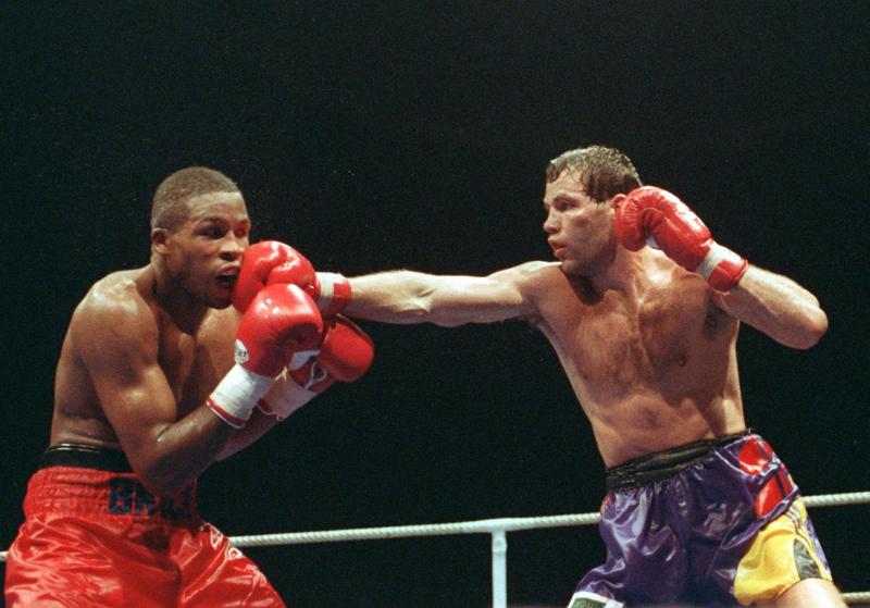 <p>Henry Maske (r.) boxt gegen Anthony Hembrick (1993).</p>