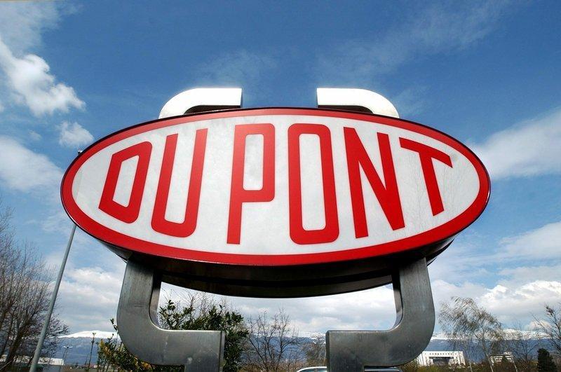 <p>Das Logo des US-Chemiekonzerns Dupont, aufgenommen vor dem europäischen Technikzentrum des Unternehmens.</p>