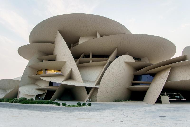 <p>Das Nationalmuseum ist das neueste Prestigeobjekt in Katar. Der Bau ist einer Wüstenrose nachempfunden.</p>