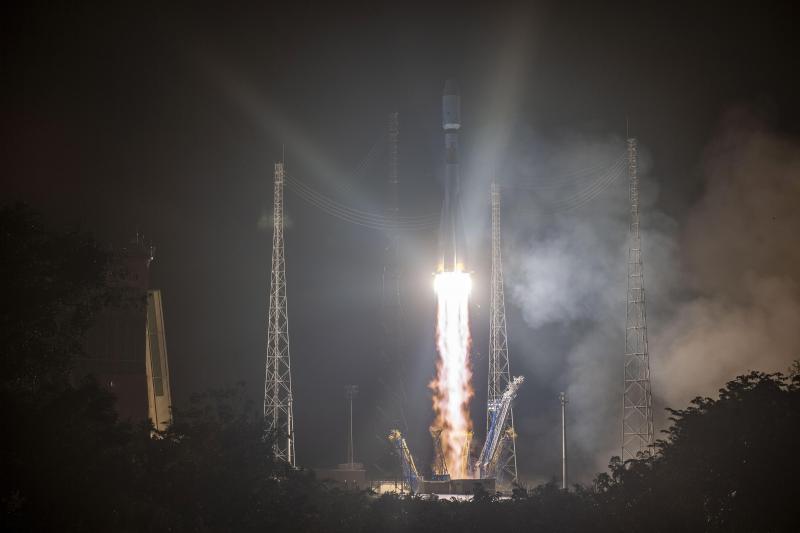 <p>Eine russische Sojus-Rakete startet zur Erkundung von Exoplaneten ins All am Weltraumbahnhof Kourou in Französisch-Guyana.</p>