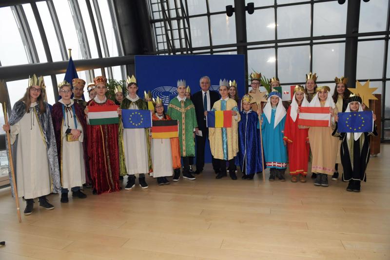 <p>Gruppenfoto der Sternsinger beim Besuch in Brüssel</p>