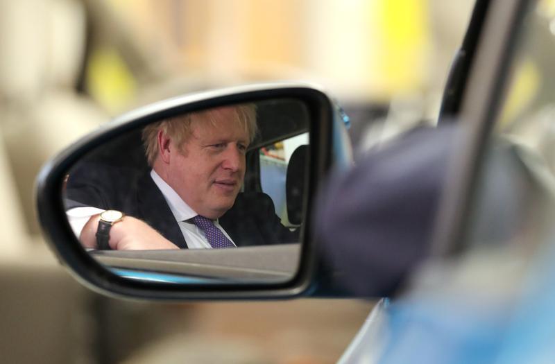 <p>Der britische Premierminister Boris Johnson sitzt während eines Besuchs im Industriezentrum der Universität Sunderland in einem Fahrzeug.</p>