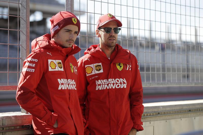 <p>31.10.2019, USA, Austin: Charles Leclerc (l.) aus Monaco von Team Scuderia Ferrari und Sebastian Vettel aus Deutschland vom Team Scuderia Ferrari treffen an der Rennstrecke ein.</p>