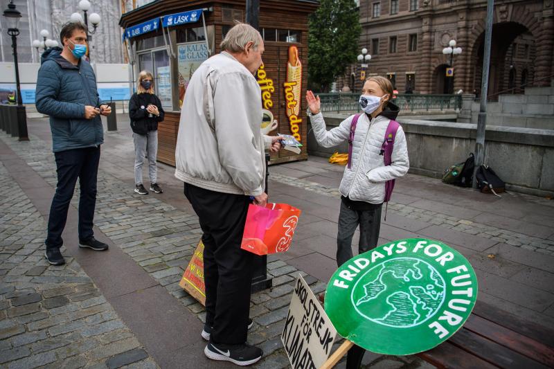 <p>Ein Schnappschuss aus Stockholm: Auch in Zeiten von Corona macht sich Greta Thunberg (ganz rechts) für das Klima stark.</p>