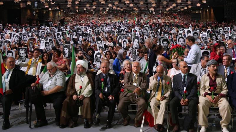 <p>Dieses Foto entstand am 30. Juni 2018. An diesem Tag sollte unweit des Podiums des alljährlichen Treffens der Exil-Iraner in Villepinte eine Bombe explodieren, die viele Tote zur Folge gehabt hätte.</p>