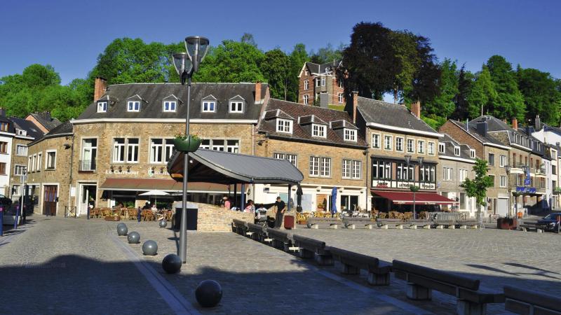 <p>Das malerische Zentrum von La-Roche-en-Ardenne ist eine der vielen Etappen des Reiseführers.</p>