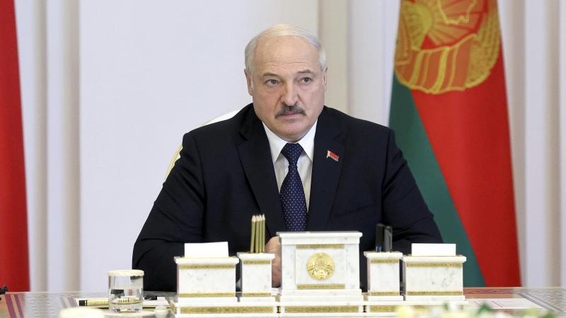 <p>Alexander Lukaschenko, Präsident von Belarus, spricht während einer Kabinettssitzung.</p>