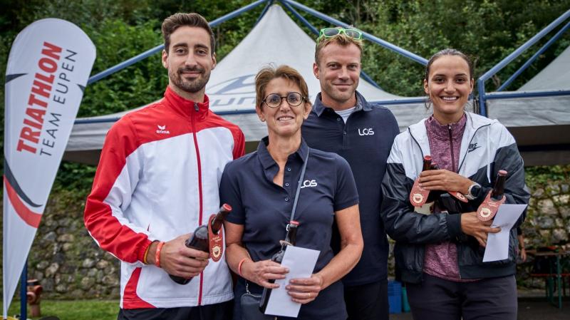 <p>Das LOS-Team um Yannick Theissen, Edith Deneffe und Daniel Baltus (v.l.n.r.) erreichte Platz eins in der Triathlon-Staffel.</p>