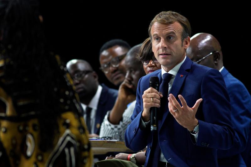 <p>Emmanuel Macron traf sich Anfang Oktober beim „New Africa-France 2021 Summit“ mit Hunderten von afrikanischen Unternehmern, Kulturschaffenden und jungen Menschen in dem Bestreben nach Jahrzehnten postkolonialer Spannungen eine neue Strategie für Afrika zu entwickeln.</p>