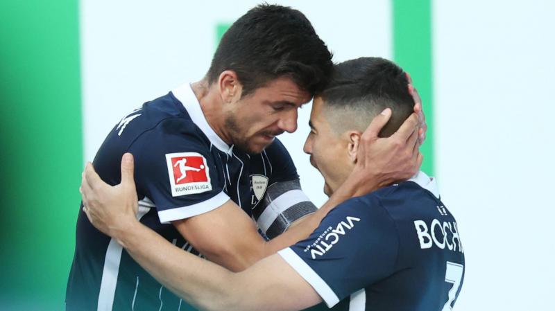 <p>Anthony Losilla (links) vom VfL Bochum jubelt mit seinem Kollegen Danilo Soares über seinen Treffer zum 0:1.</p>