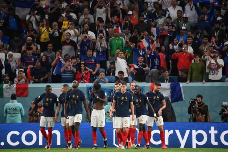 <p>Früher Schock, dann ein Hauch von Fußball-Zauber: Weltmeister Frankreich startet souverän in die WM.</p>