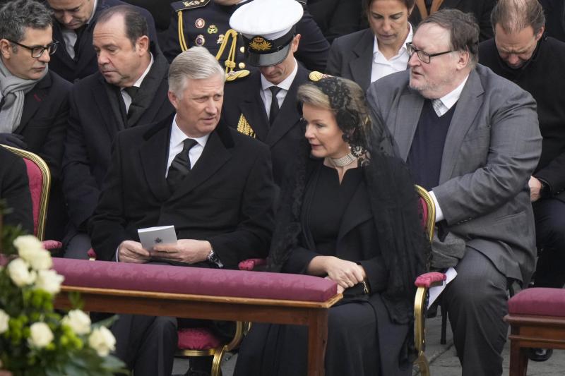 <p>König Philippe und Königin Mathilde bei der Trauerfeier</p>