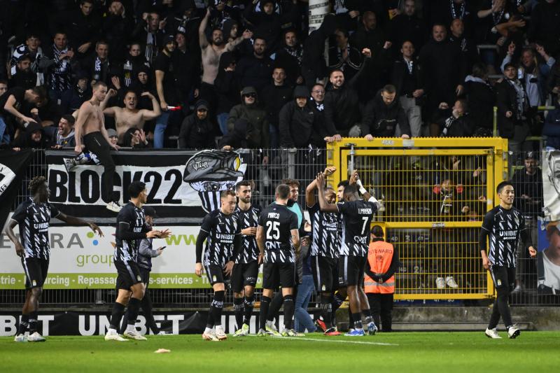 <p>Charleroi setzte sich mit 3:2 gegen Titelverteidiger FC Antwerp durch.</p>