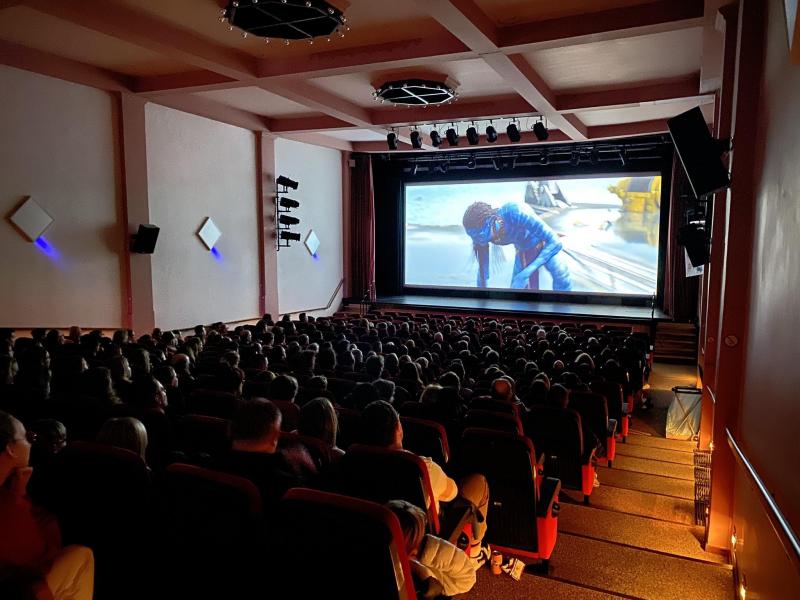 <p>Das Cinema Eupen ist ausgestattet mit erstklassiger Projektionstechnik, einer Großbildleinwand und einem Dolby Digital 5.1 Surround System.</p>