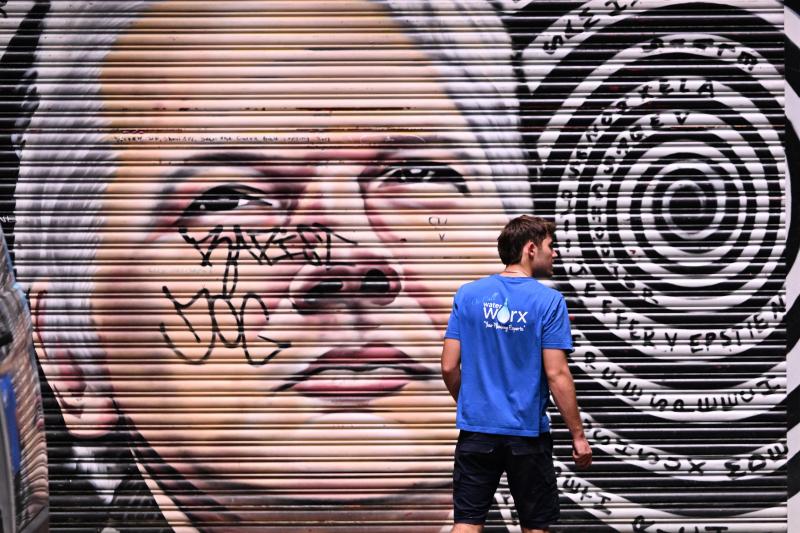 <p>Ein Wandgemälde des WikiLeaks-Gründers Julian Assange in einer Seitenstraße von Melbourne</p>