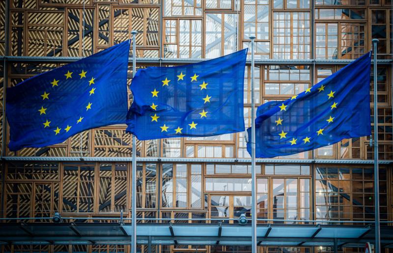 <p>Flaggen der EU vor dem Europa-Gebäude in Brüssel.</p>