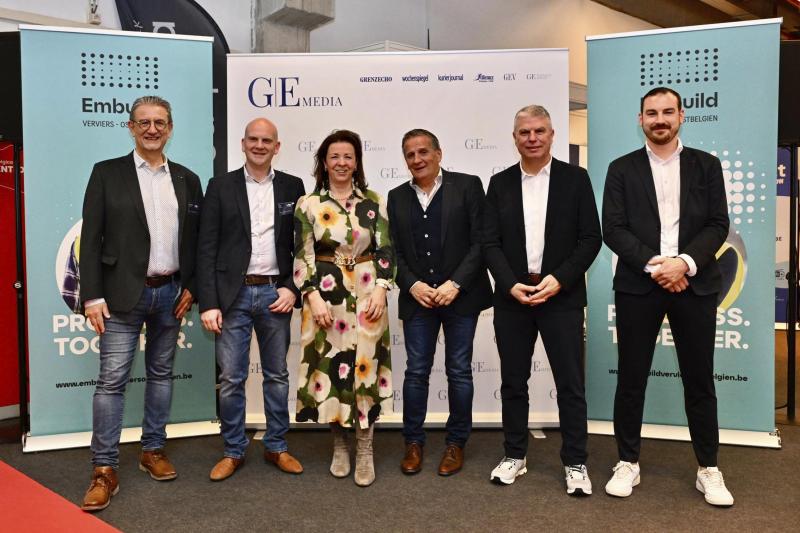 <p>Das Organisationsteam von GE-Media zusammen mit Astrid Convents und DG-Minister Gregor Freches</p>