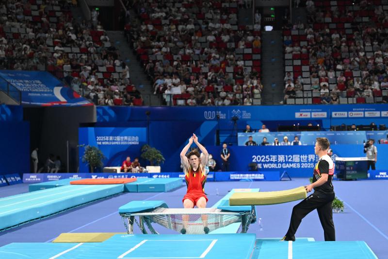 <p>Brent Deklerck sicherte sich Gold im Doppeltrampolinspringen.</p>