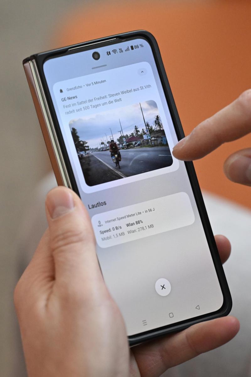 <p>Immer „up to date“: Die neue App informiert per Push-Benachrichtigung über aktuelle Nachrichten aus Ostbelgien, Belgien und der Welt.</p>