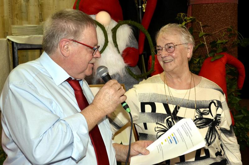 <p>Besondere Ehrung für die langjährige Schatzmeisterin Anita Brüls-Sünnen</p>