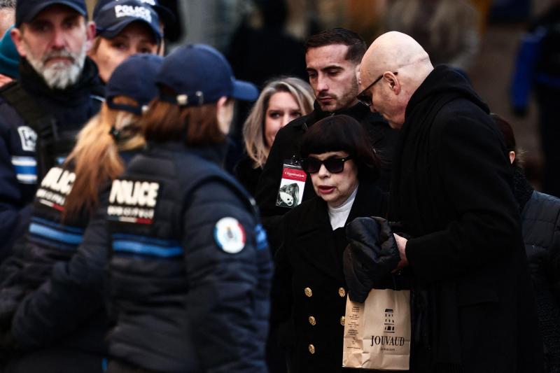 <p>Die französische Sängerin Mireille Mathieu (M) kommt in der Kirche Notre-Dame de l'Assomption zur Trauerfeier für die verstorbene französische Schauspielerin Brigitte Bardot.</p>