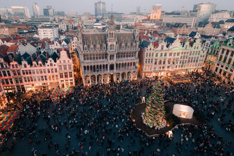 <p>Ein Blick von oben auf den Grand-Place in Brüssel</p>