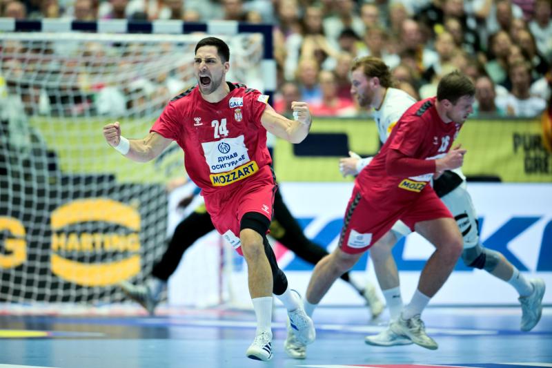 <p>Lazar Kukic (Serbien) jubelt nach einem Treffer gegen Deutschland.</p>