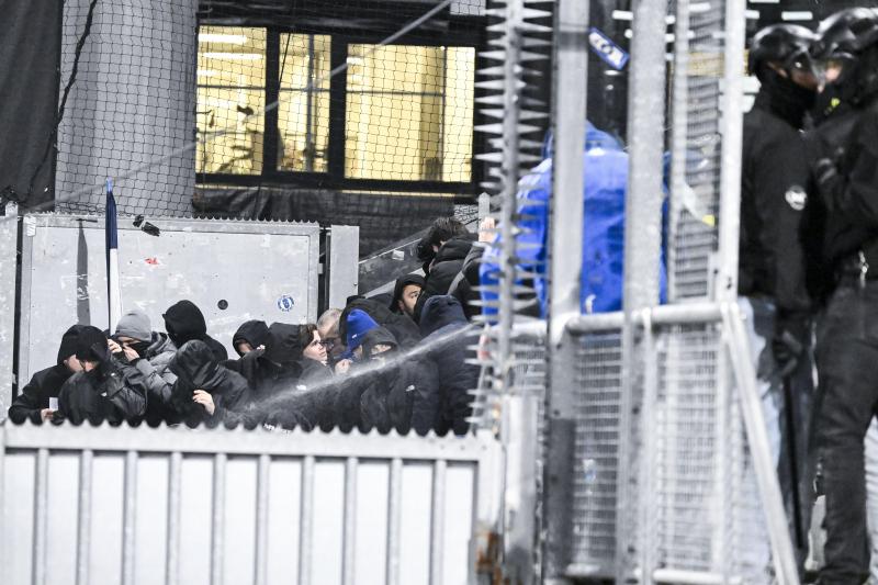 <p>Die Polizei räumte den Block im Vorfeld der Partie.</p>
