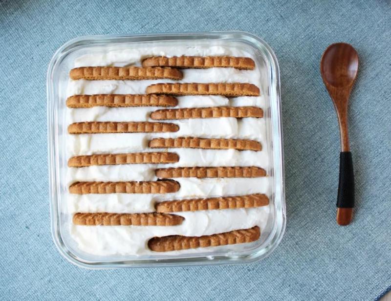 <p>So einfach funktioniert der virale Trend: In Joghurt geschichtete Biscoff-Kekse verwandeln sich nach einigen Stunden im Kühlschrank in eine Art „Japanese Cheesecake“.</p>