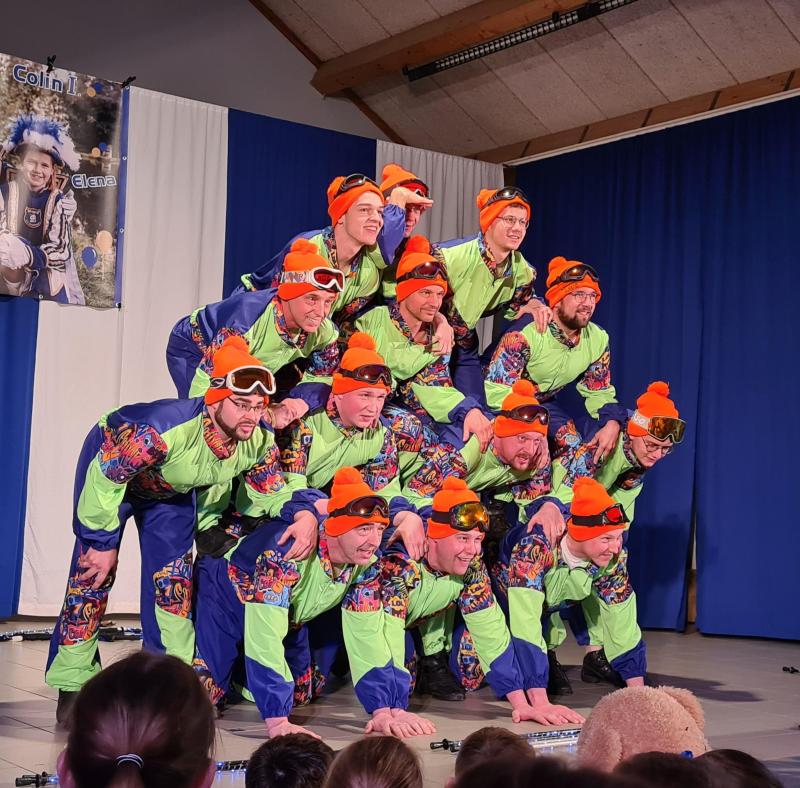 <p>Das Männerballett LaRi sorgte für Stimmung.</p>