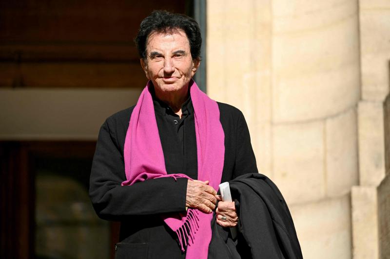 <p>Der ehemalige französische Kulturminister Jack Lang verlässt die Kirche Saint-Roch in Paris nach der Teilnahme an der Trauerfeier für die französisch-italienische Schauspielerin Cardinale am 30. September 2025.</p>