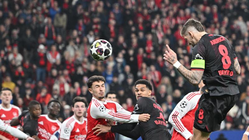 <p>Robert Andrich (Bayer Leverkusen) köpft den Ball zum 1:0.</p>