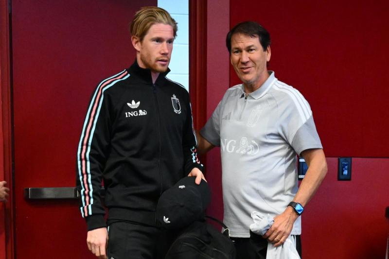 <p>„KDB“ mit Nationaltrainer Rudi Garica</p>